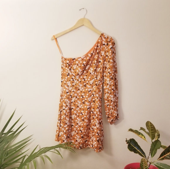 Free People Dresses & Skirts - FREE PEOPLE floral one shoulder dress